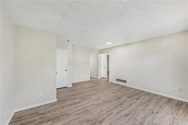 1310 NW Valley Woods CT, Grain Valley, MO 64029