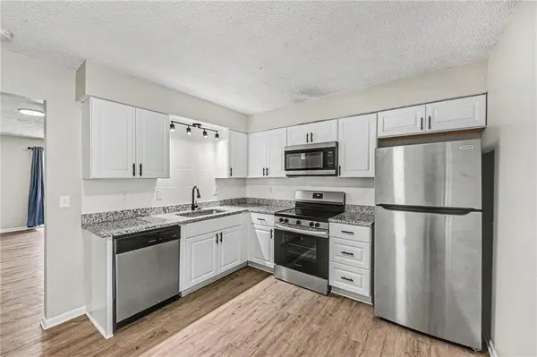 1310 NW Valley Woods CT, Grain Valley, MO 64029