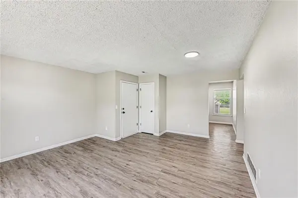 1310 NW Valley Woods CT, Grain Valley, MO 64029