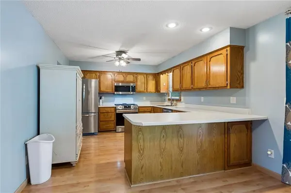 807 E Summit ST, Smithville, MO 64089