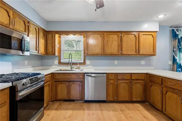 807 E Summit ST, Smithville, MO 64089