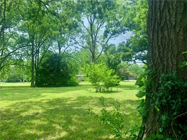 610 E 7th ST, Pleasanton, KS 66075