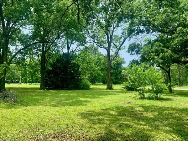 610 E 7th ST, Pleasanton, KS 66075
