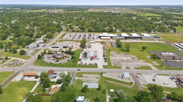 1303 East ST, Iola, KS 66749