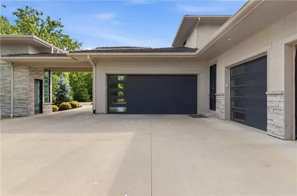 10670 W 192nd PL, Spring Hill, KS 66083