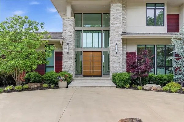 10670 W 192nd PL, Spring Hill, KS 66083