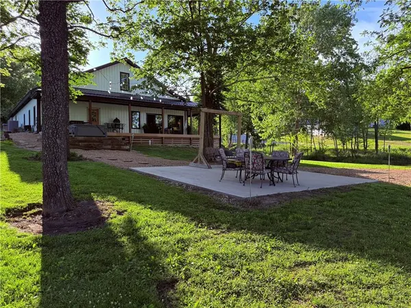 31745 Sleigh LN, Warsaw, MO 65355