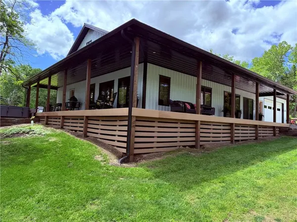 31745 Sleigh LN, Warsaw, MO 65355