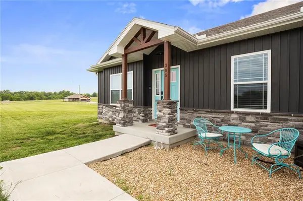 305 SW 11th RD, Warrensburg, MO 64093