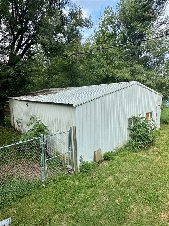 206 W 3rd ST, Creighton, MO 64739