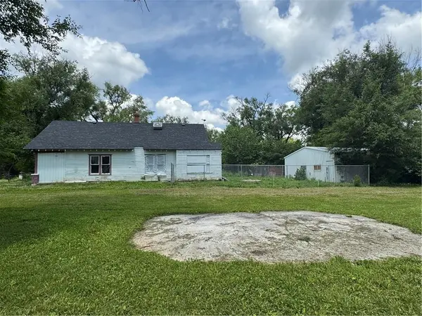 206 W 3rd ST, Creighton, MO 64739