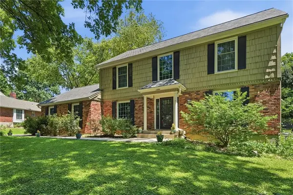 12841 Pembroke CIR, Leawood, KS 66209