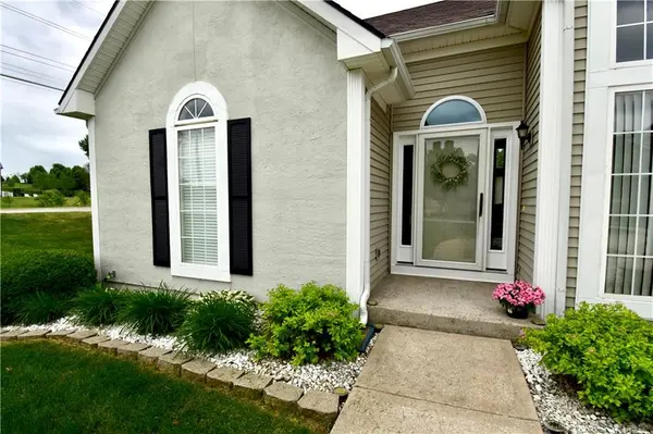 1 Timber Creek DR, Platte City, MO 64079