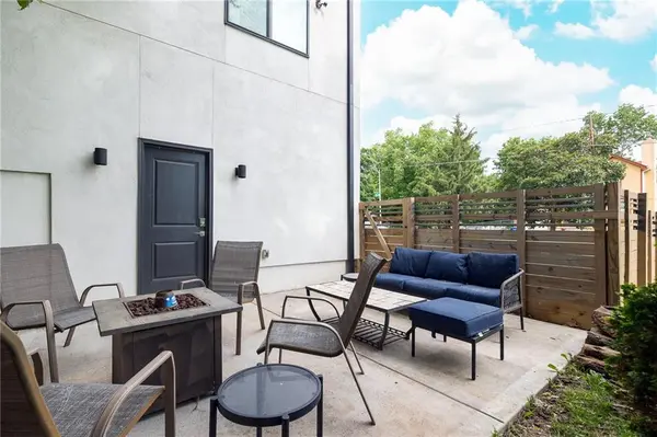 1301 E 41st ST, Kansas City, MO 64110