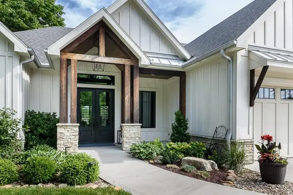 10000 Hollingsworth RD, Kansas City, KS 66109