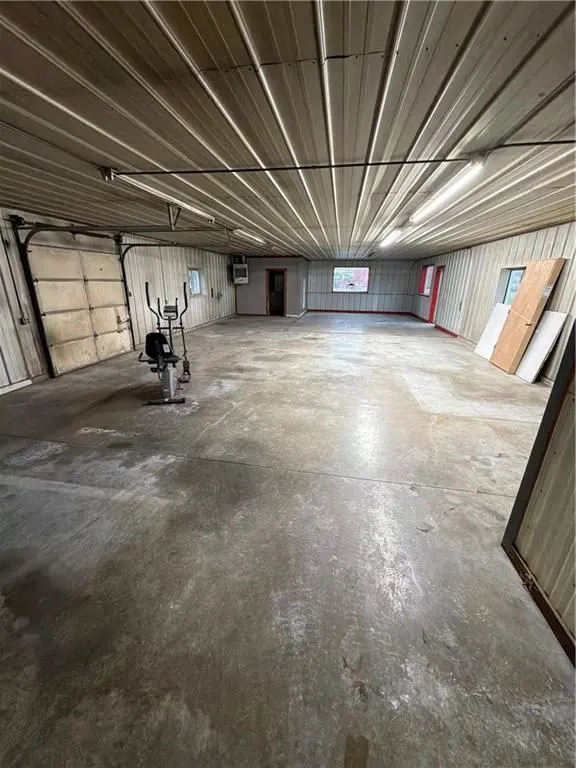 19 W 3rd ST, Chanute, KS 66720