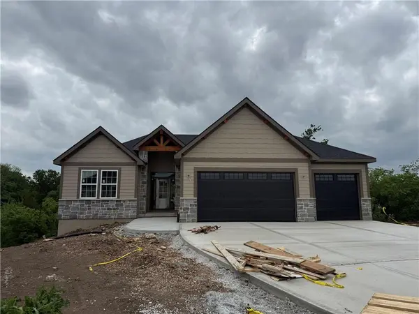 31517 W 86th CT, De Soto, KS 66018