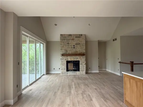31517 W 86th CT, De Soto, KS 66018