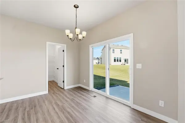 27017 E Dogwood LN, Lee's Summit, MO 64086