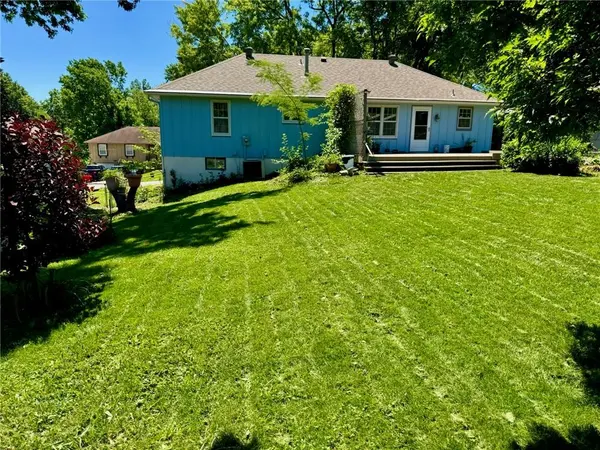 4024 Surrey LN, Independence, MO 64055