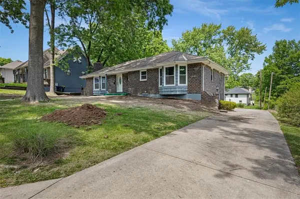 12208 E 62nd TER, Kansas City, MO 64133