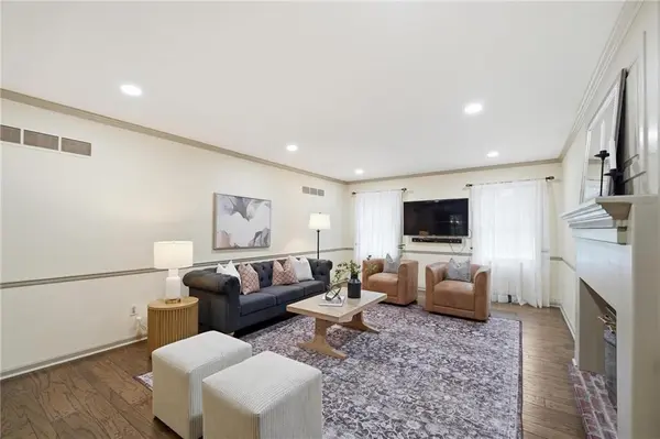25409 Timberlake TRL, Greenwood, MO 64034