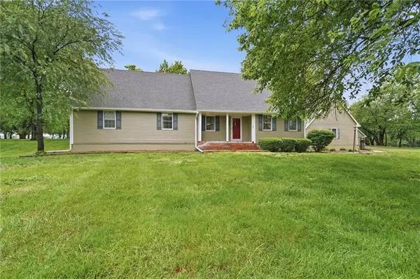 25409 Timberlake TRL, Greenwood, MO 64034