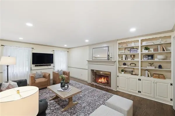 25409 Timberlake TRL, Greenwood, MO 64034