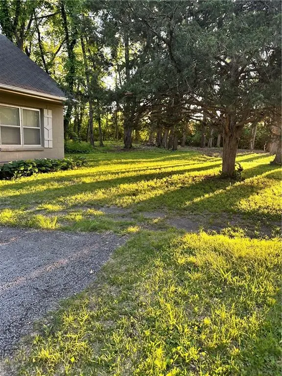1105 W Santa Fe TRL, Kansas City, MO 64145