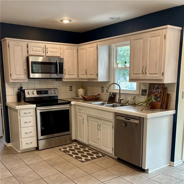 11938 S Hallet ST, Olathe, KS 66062