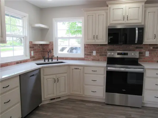 1000 E Pearl ST, Harrisonville, MO 64701
