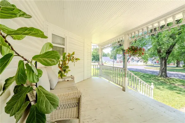 303 W 3rd ST, Chanute, KS 66720
