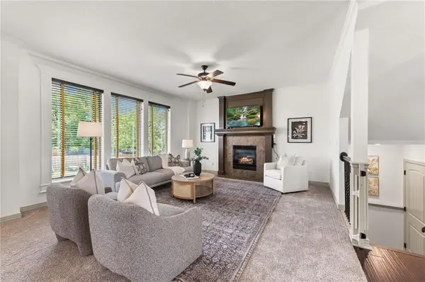 1412 SW Whistle DR, Lee's Summit, MO 64082