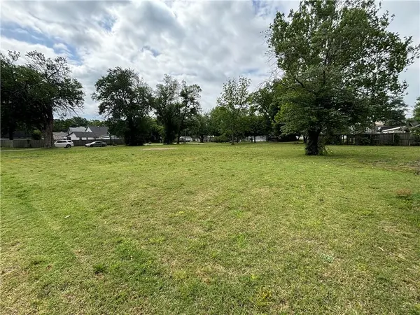 422 &428 E 3rd ST, Cherryvale, KS 67335