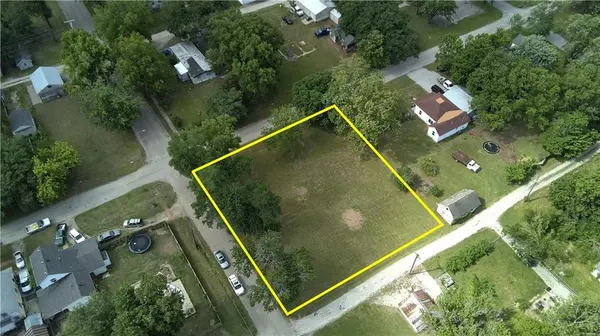 422 &428 E 3rd ST, Cherryvale, KS 67335