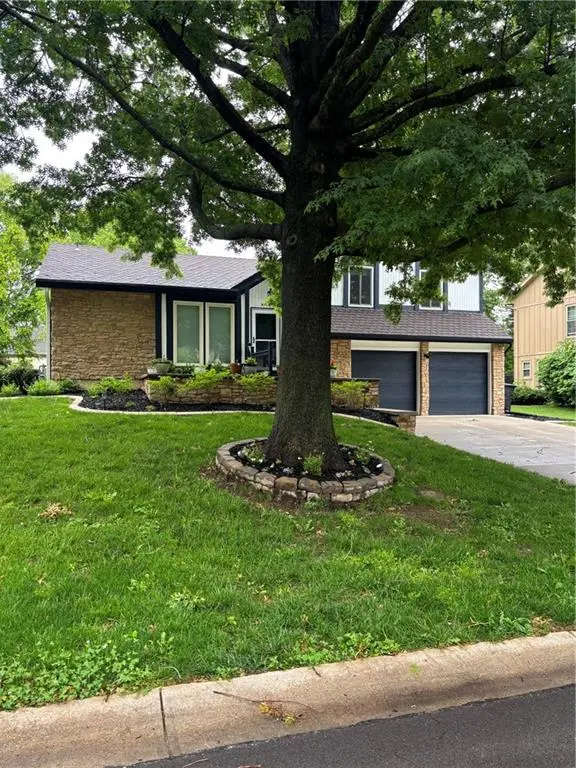 3507 NE Logwood CT, Lee's Summit, MO 64064