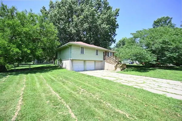 10526 N Walnut ST, Kansas City, MO 64155