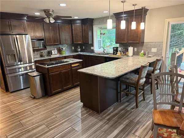 11709 W Harmony LN, Olathe, KS 66062