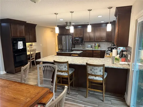 11709 W Harmony LN, Olathe, KS 66062