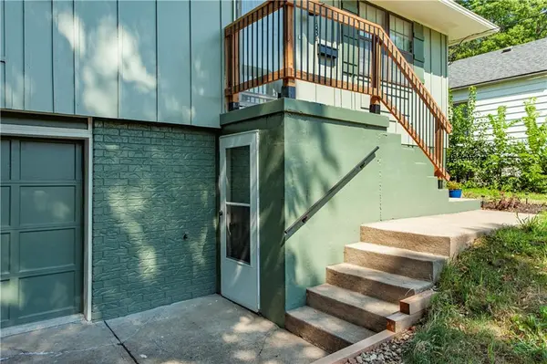 1334 S Main ST, Independence, MO 64055