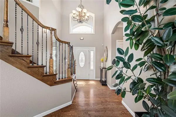 24611 Woodland CIR, Lee's Summit, MO 64086