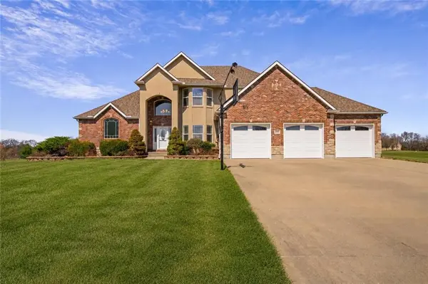 24611 Woodland CIR, Lee's Summit, MO 64086
