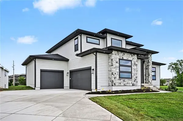 12502 W 183rd TER, Overland Park, KS 66013
