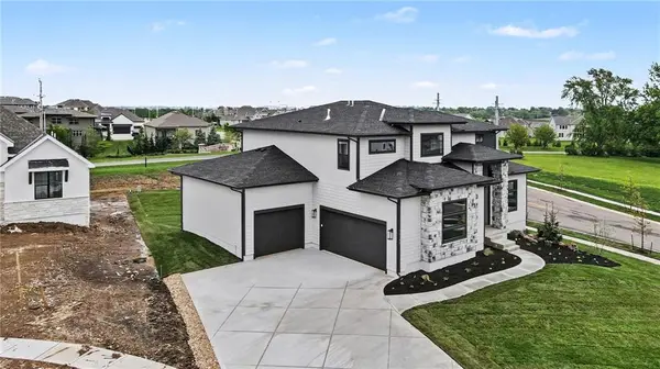 12502 W 183rd TER, Overland Park, KS 66013