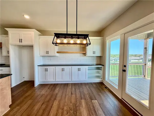 508 Skyview LN, Liberty, MO 64068