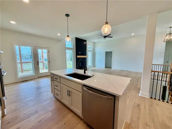 504 Skyview LN, Liberty, MO 64068