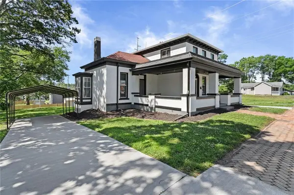 222 W Market ST, Warrensburg, MO 64093
