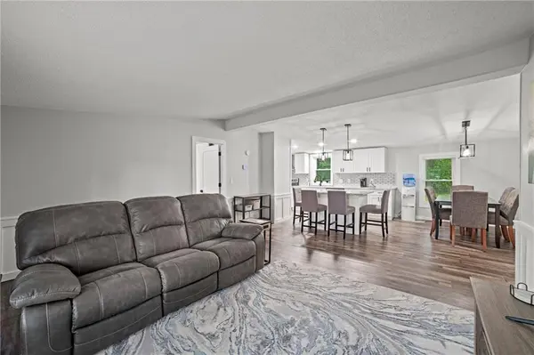 125 Silver Shadow LN, Linn Valley, KS 66040