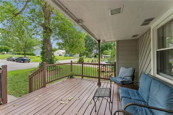 4900 NE Park LN, Kansas City, MO 64118