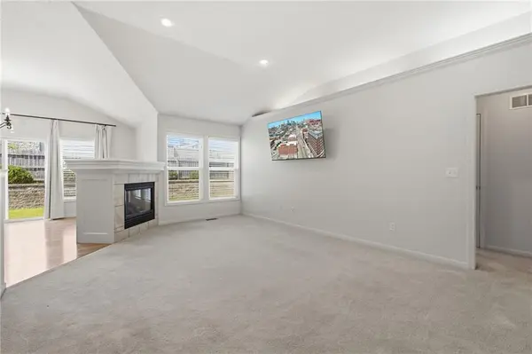 113 N Cedar Hills ST, Olathe, KS 66061